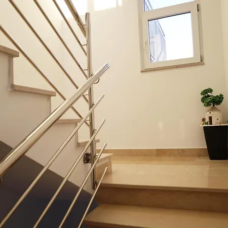 アパート Dalmata D ポドストラナ